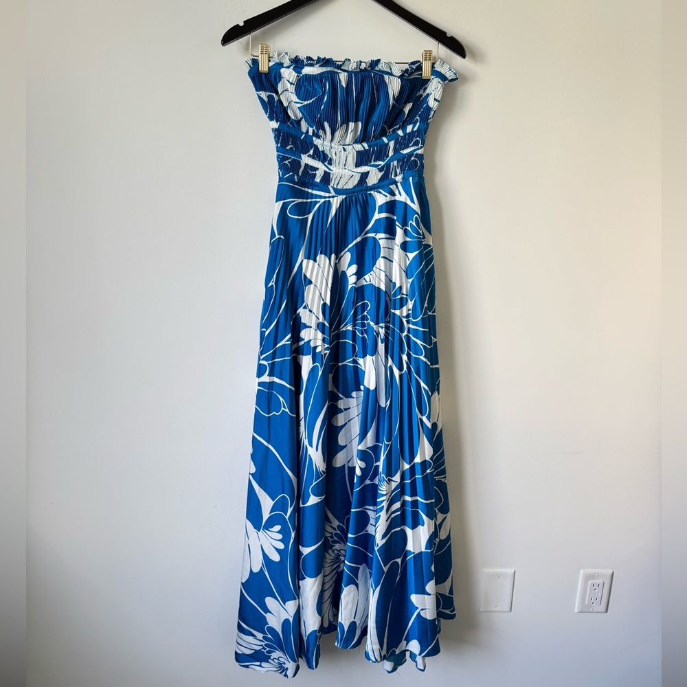 Elegant Blue Floral Strapless Dress - Picture 9 of 13